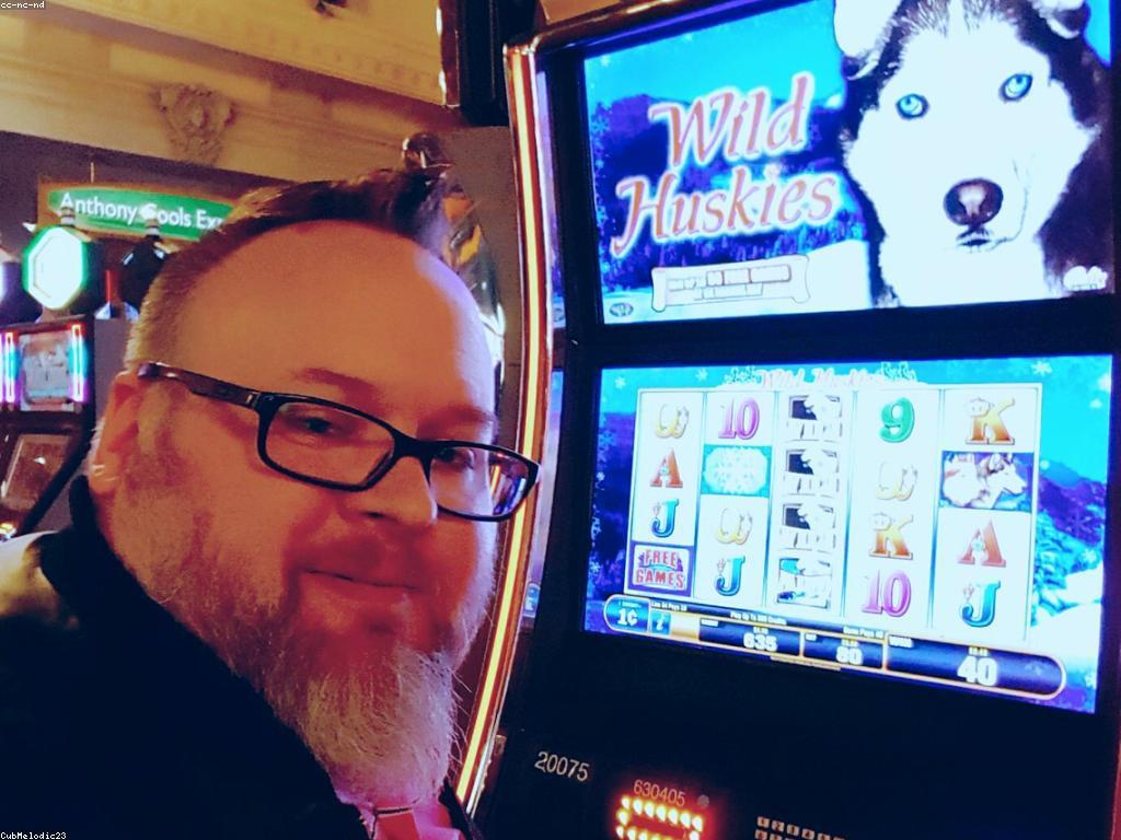 ការយល់ដឹងអំពីម៉ាស៊ីនស្លុត: គ្រឿងបរិក្ខារនិងវិធីប្រើប្រាស់